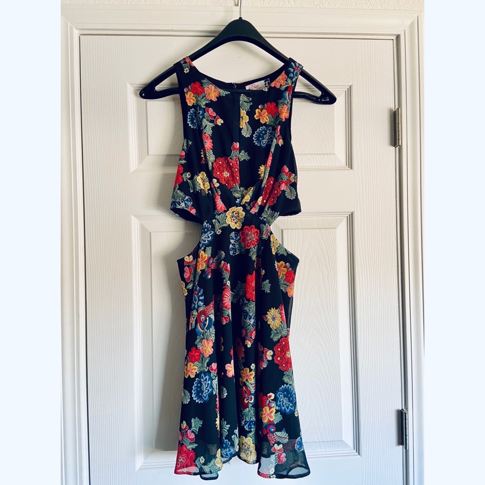 Elise Ryan Floral Cut-Out Summer Dress